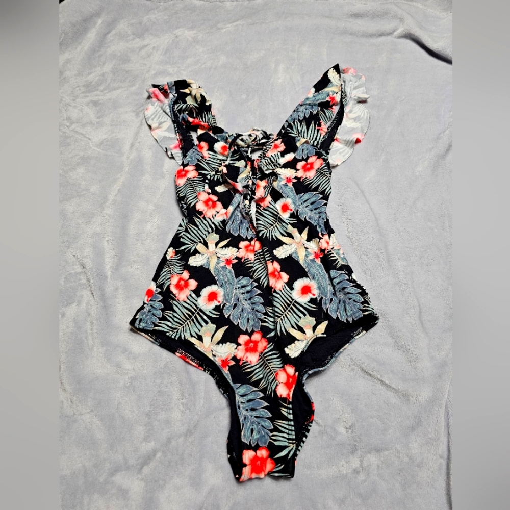 Full piece swimming suit Size Medium